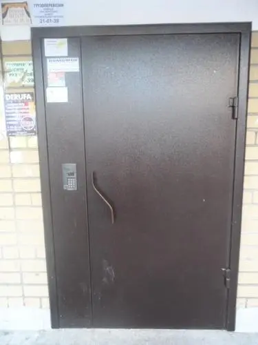 Металлическая дверь на подъезд