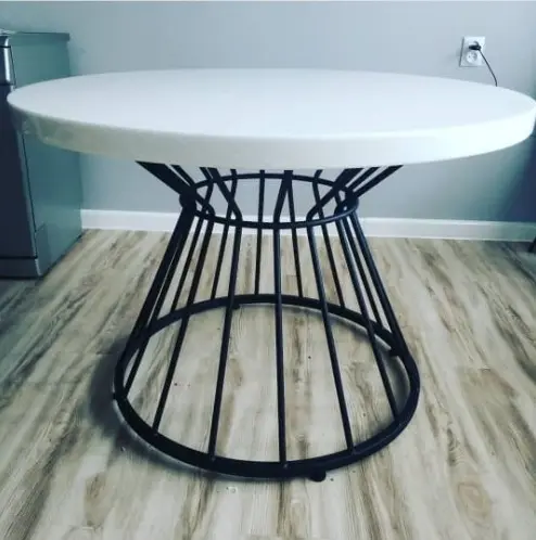 Круглый стол на металлическом подстолье в стиле Loft (Лофт)