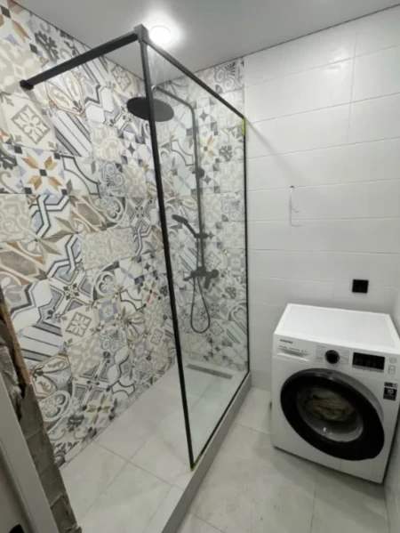 Стеклянное полотно для изготовления душевой кабины