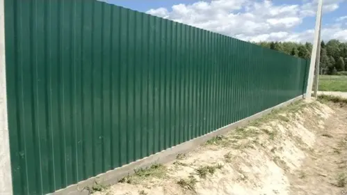 Забор из профнастила с фундаментом
