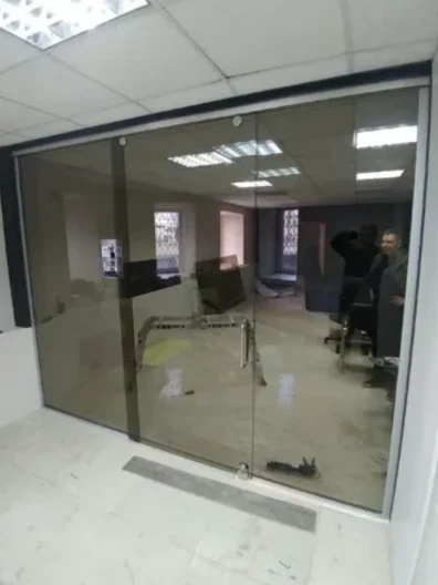 Офисные перегородки на заказ. Стеклянные двери