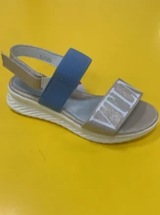 Босоножки для девочки на липучке. Размеры с 32 - 37