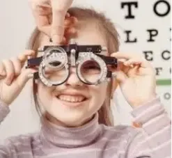 Визометрия - проверка остроты зрения у детей в Белогорске.
