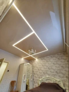 Натяжной потолок с парящими линииями, светодиодными полосами