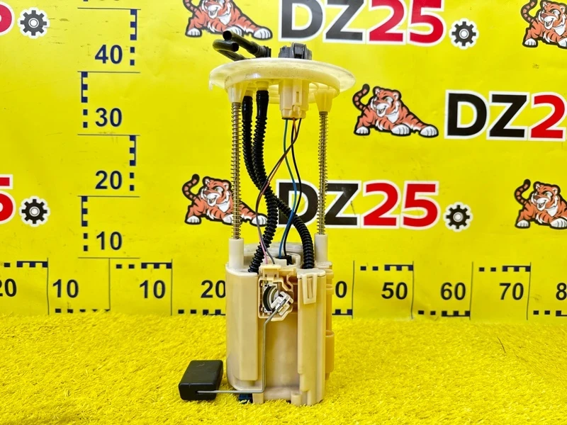 Фото для Топливный насос TOYOTA HILUX SURF VZN215W 5VZFE 2003/Цвет 1D4 задн. (б/у)