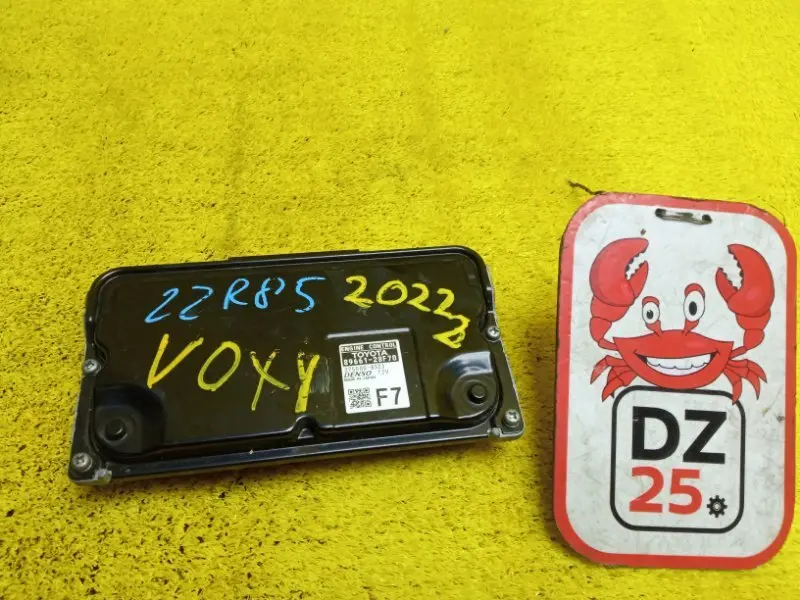 Блок управления двс Toyota Voxy/Noah/Esquire ZRR85G/ZRR85W/ZRR85 3ZRFAE 2014/ЦВЕТ 1F7 перед.