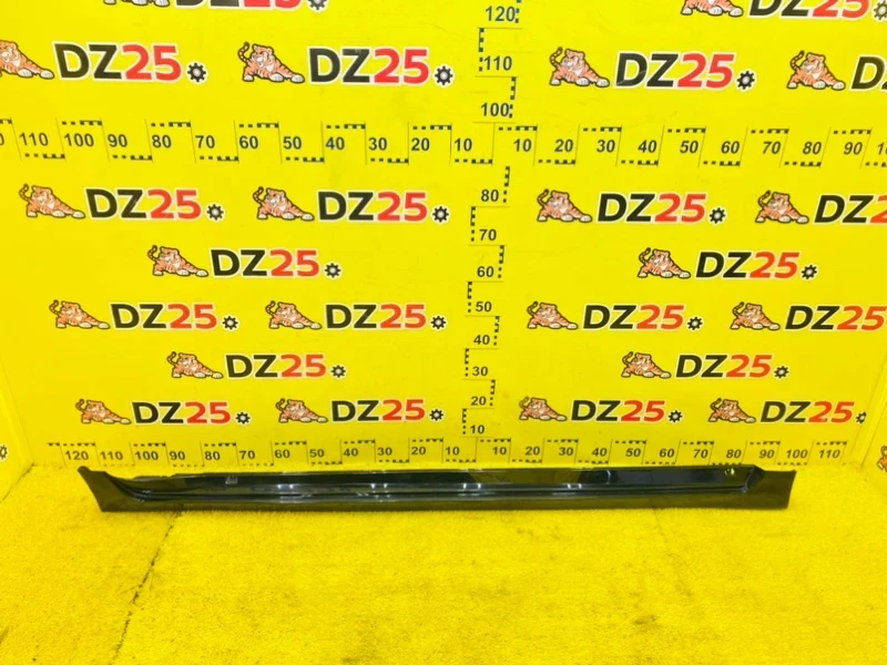 Фото для Накладка на порог LEXUS CT200H ZWA10 2ZRFXE 2011/Цвет 212 перед. прав. (б/у)