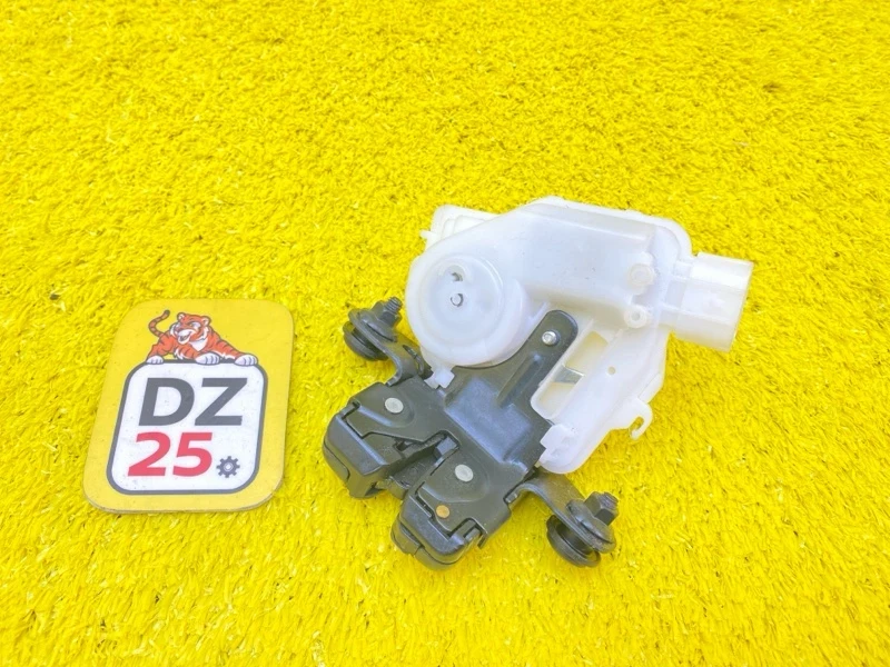 Фото для Замок 5-й двери TOYOTA COROLLA FIELDER NZE164G/NZE164 1NZFXE 2013 задн. (б/у)