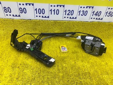 Фото для Замок двери Mercedes-Benz SLK-Class R172.447 M271DE18AL 2012 перед. прав. (б/у)