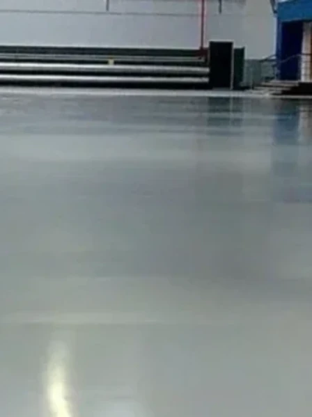 Фото для Монтаж наливных полимерных полов: Эпоксидный наливной пол для производственных предприятий