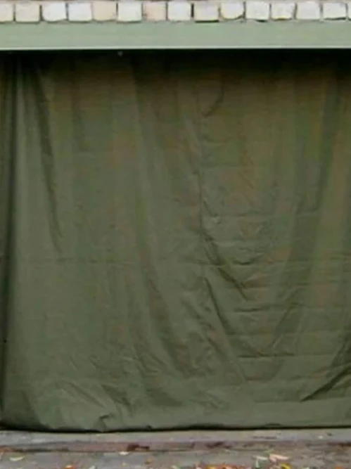 Однослойные шторы: Штора гаражная из водоупорного брезента однослойная