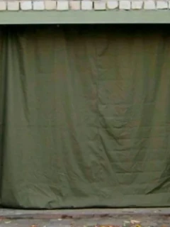 Однослойные шторы: Штора гаражная из водоупорного брезента однослойная